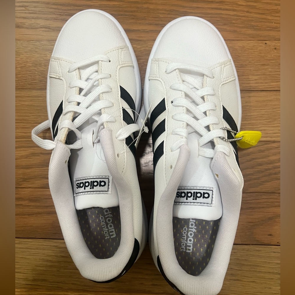 NWT adidas court sneakers